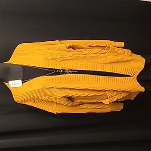 NWT Oversized Cable-Knit Sweater -S/M